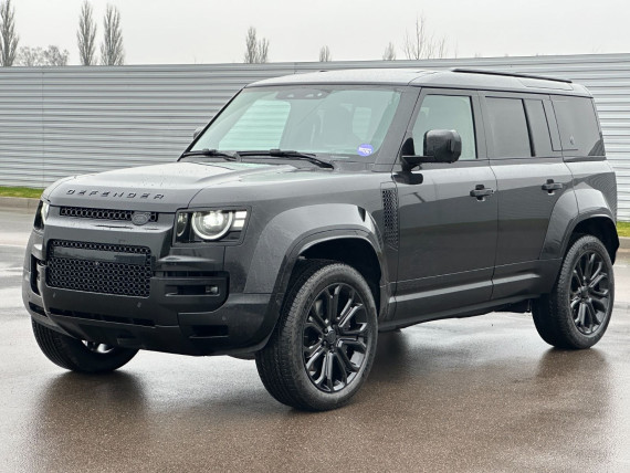 Land Rover Defender 110 Octa Black Edition