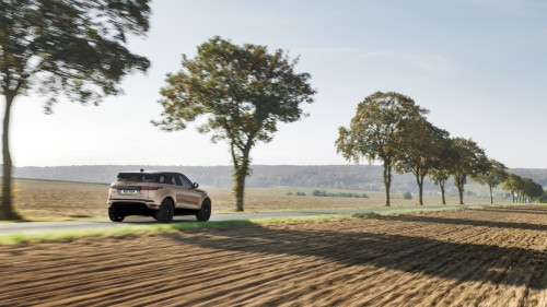Какой Land Rover подходит для дальних путешествий?
