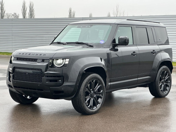 Land Rover Defender 110 Octa Black Edition