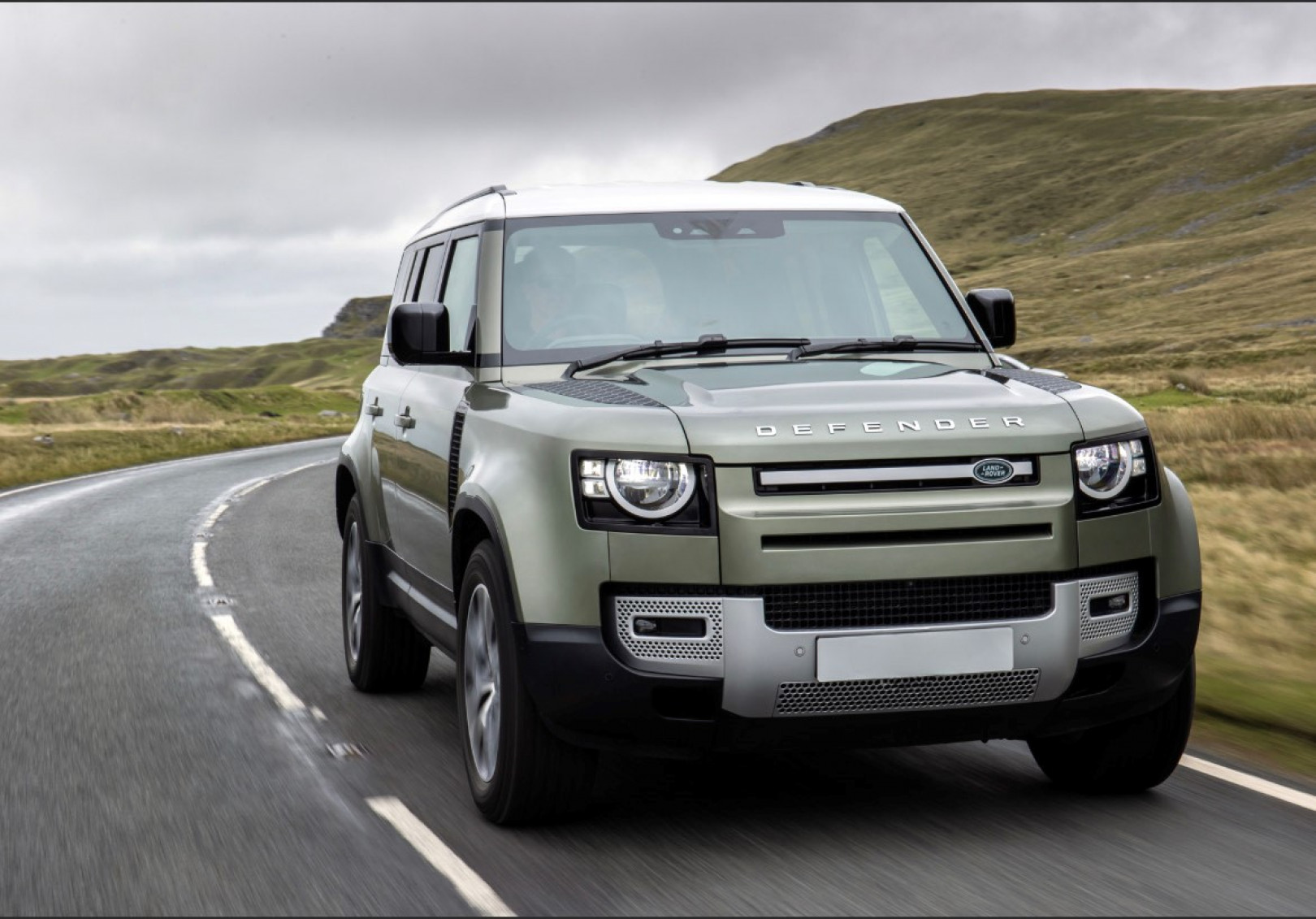 LAND ROVER DEFENDER. БЕЗМЕЖНІ МОЖЛИВОСТІ