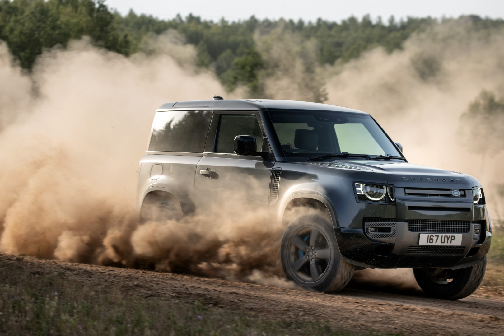 Off-Roading: що допомагає Defender безпроблемно справлятися з бездоріжжям