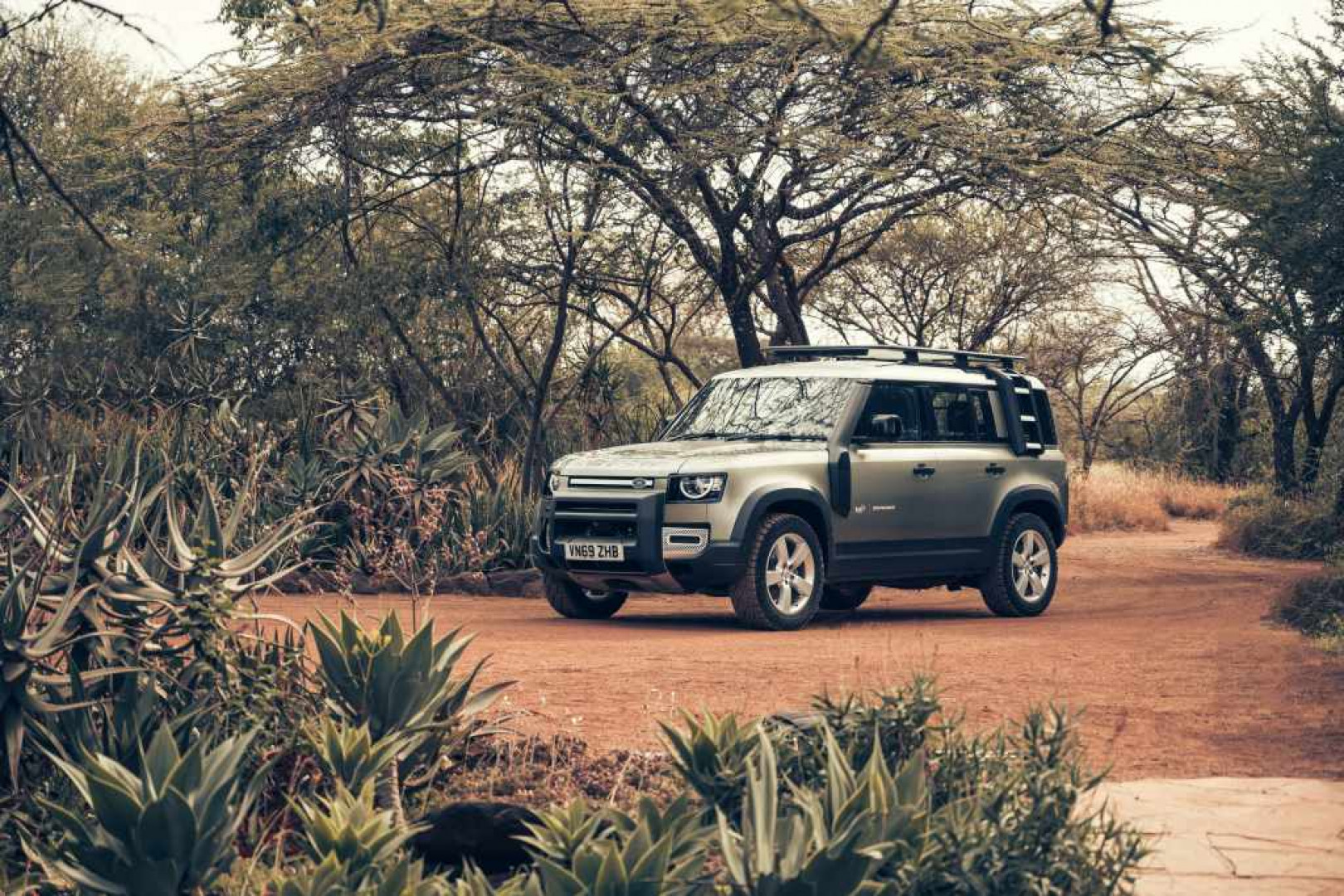 Який Land Rover підходить для далеких подорожей?