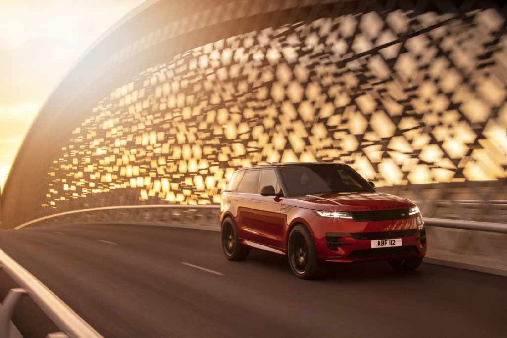Range Rover Sport vs Range Rover: Разницы и сходства двух престижных моделей