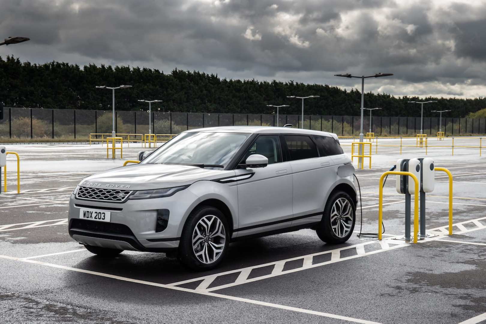 Електричні позашляховики Land Rover: чого чекати у 2025 році?