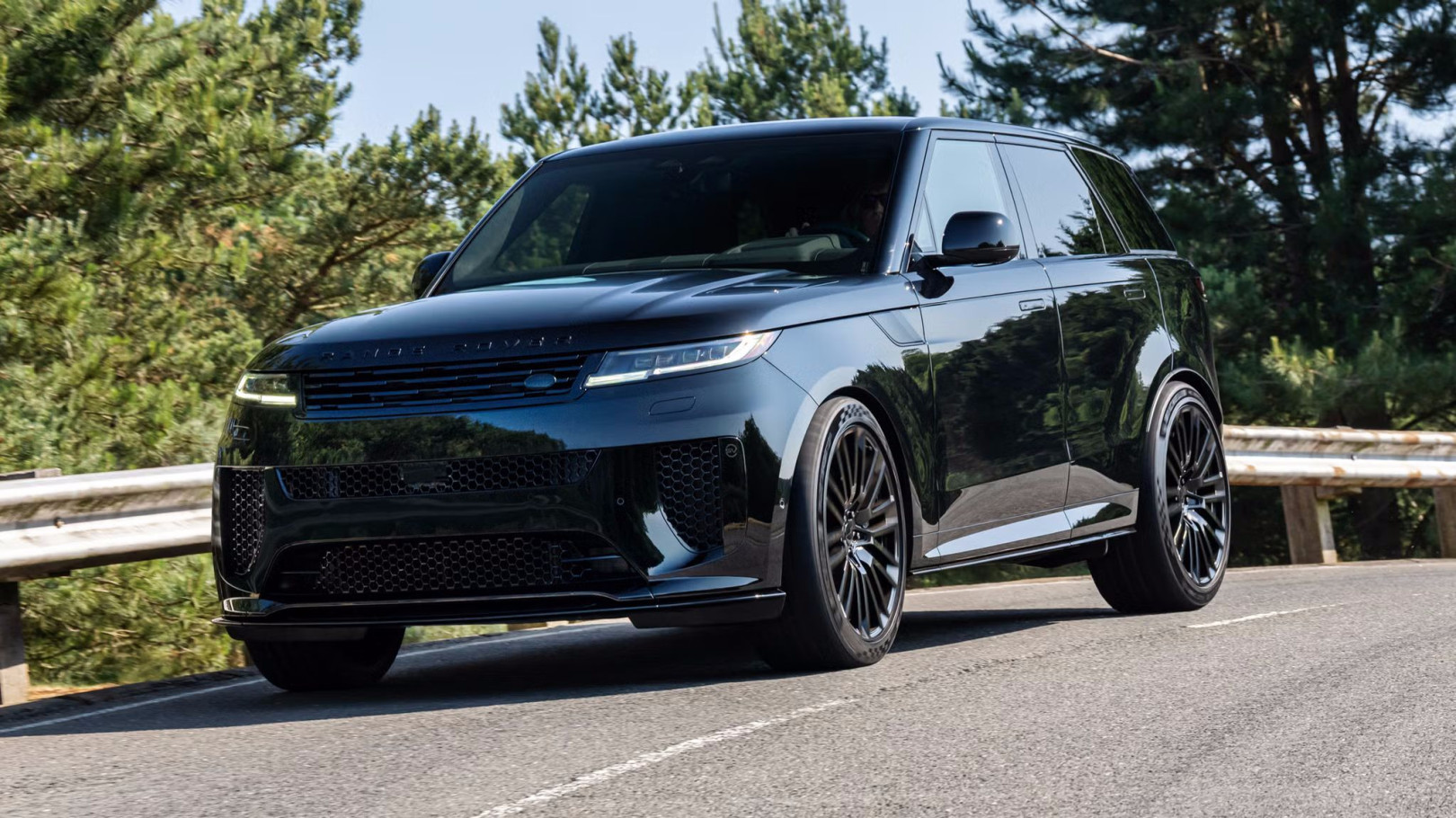 Range Rover Sport 2026: значне оновлення з новими топ-версіями та темним дизайном