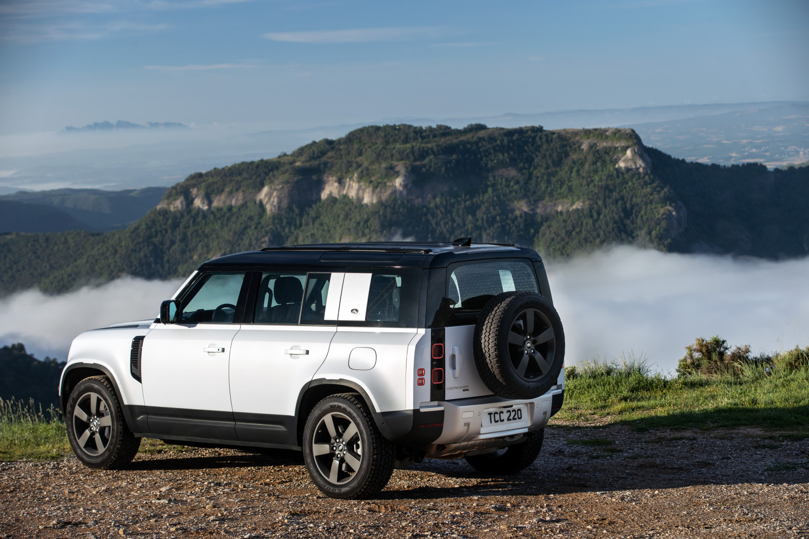Новий Land Rover Defender 130